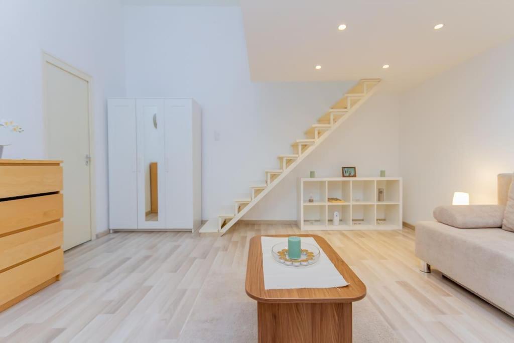 Cozy Nest By The Andrassy Avenue Apartman Budapest Kültér fotó