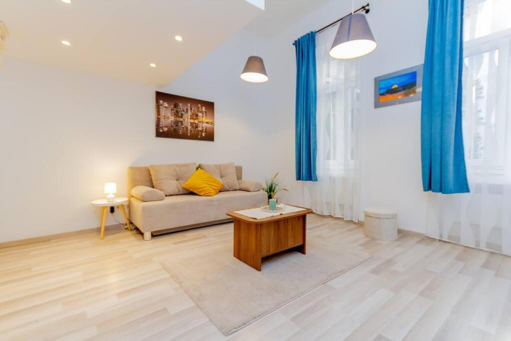 Cozy Nest By The Andrassy Avenue Apartman Budapest Kültér fotó