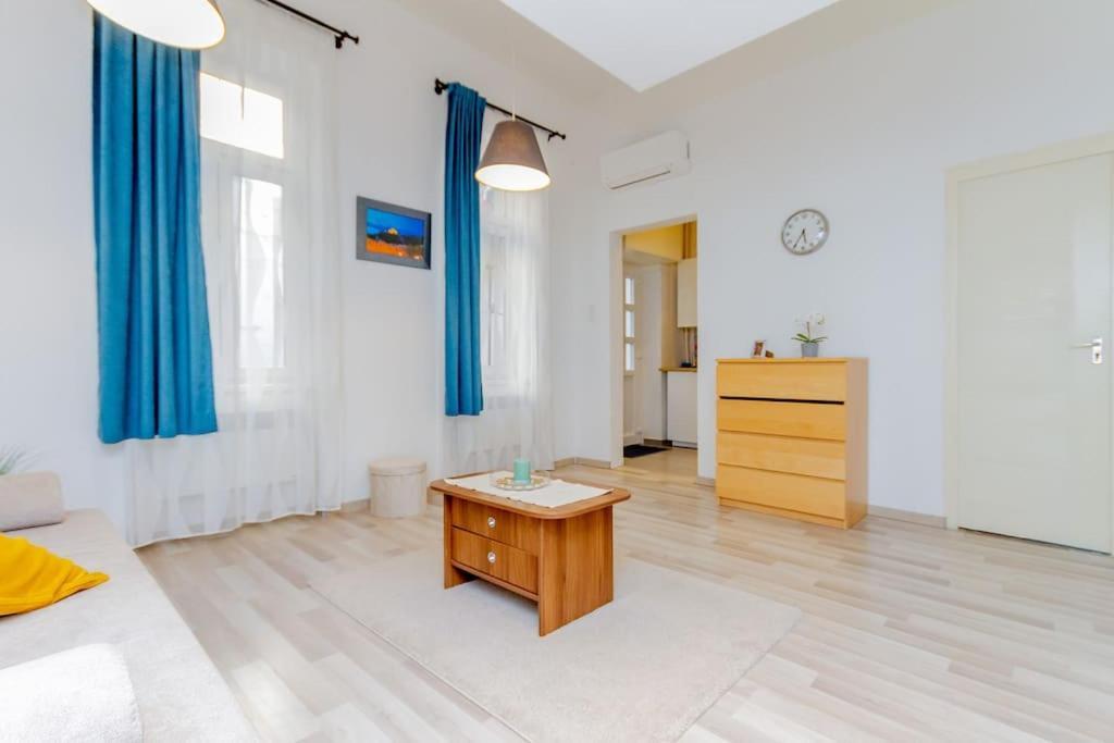 Cozy Nest By The Andrassy Avenue Apartman Budapest Kültér fotó