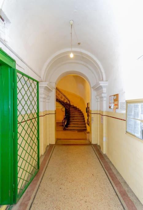 Cozy Nest By The Andrassy Avenue Apartman Budapest Kültér fotó